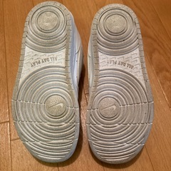 NIKE キッズスニーカー　白　美品の画像