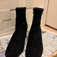 黒ブーツの画像