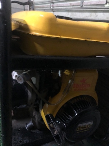 実働　スバル　発電機　SGV2600 エコモード(スローダウン)付きで経済的　100V 60Hz 2.6kVA  直流12V 8.3A