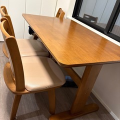 【カリモク・美品】(期間限定値下げ)ダイニングテーブル&回転椅子4脚の画像