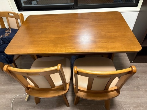 【カリモク・美品】(期間限定値下げ)ダイニングテーブル&回転椅子4脚