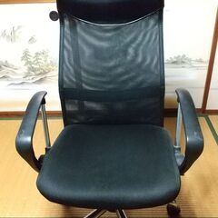 古いデスクチェアの画像