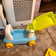 電車型おもちゃ&音と光の知育テーブルの画像