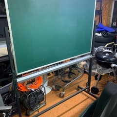 キャスター付き 回転式 ホワイトボード 片面黒板の画像