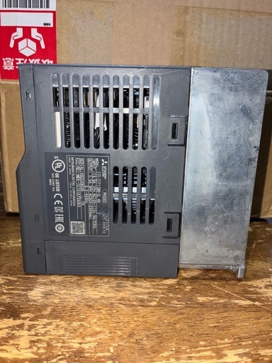 三菱　インバーター　FR-D710w-0.4 　100v電源で三相200vモーターを稼働