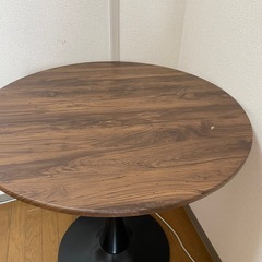 ダイニングテーブル、円卓（傷あり）の画像