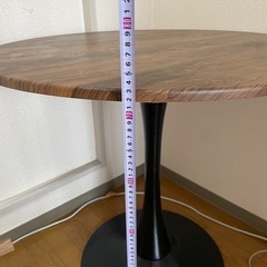 ダイニングテーブル、円卓（傷あり）の画像