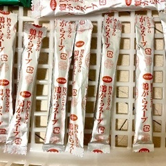 新品未開封！賞味期限内！Meiji チョコレート効果カカオ72%が16個と、co-op(生協)鶏がらスープの元(粉末)9本の画像