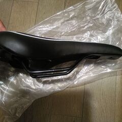 新品未使用クロスバイク用サドル 黒 ブラックの画像