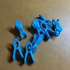 洗濯バサミ8個の画像