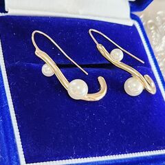 新品未使用品。パール調のゆらゆら揺れる清楚美人ピアス、いかがでしょうか？の画像