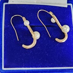 新品未使用品。パール調のゆらゆら揺れる清楚美人ピアス、いかがでしょうか？の画像