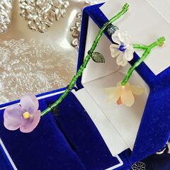 新品未使用品。ハンドメイド作家さんの愛らしい花意匠ピアス、いかがでしょうか？の画像