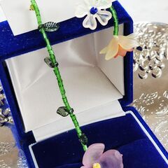 新品未使用品。ハンドメイド作家さんの愛らしい花意匠ピアス、いかがでしょうか？の画像