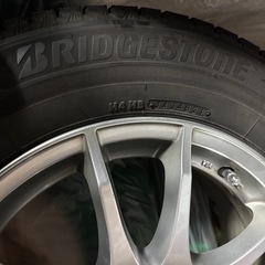 スタッドレスタイヤ　ホイール付き　ブリヂストンの画像