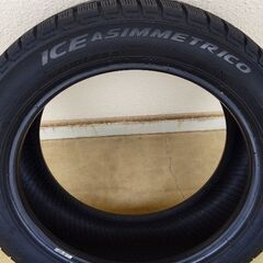 ピレリ アイスアシンメトリコ【215/50R17】スタッドレスタイヤ4本セットの画像