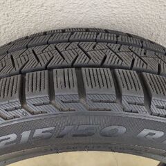 ピレリ アイスアシンメトリコ【215/50R17】スタッドレスタイヤ4本セットの画像
