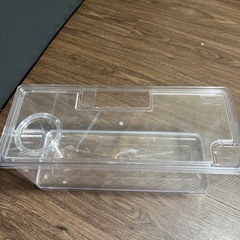 テトラ社製の水槽用隔離ケースの画像