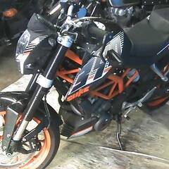 KTM 390デューク 黒/オレ 車検残R8/1月 エンジン始動動画 名変で乗れます 半額配送キャンペーン 現状渡し諸経費￥0- P-Yard の画像