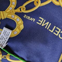 CELINE(セリーヌ) シルク100％。コート感程のアウター感ある大判スカーフ、いかがでしょうか？の画像