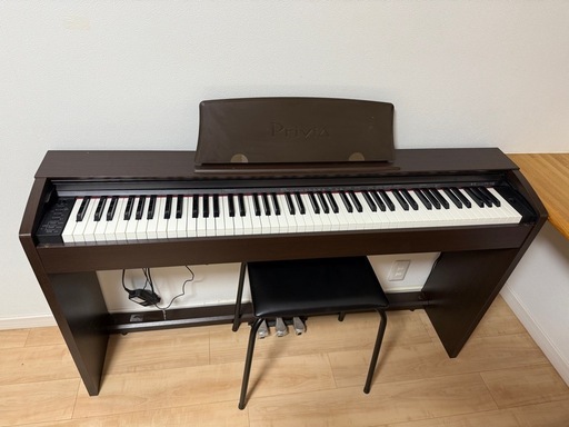 電子ピアノ　Privia