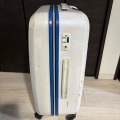 スーツケース(キズあり、鍵なし)の画像