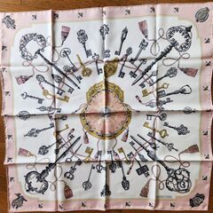 HERMES(エルメス) カレ90 LES CLES THE KEYS RARE。溜息ものの美しい大判スカーフ、いかがでしょうか？の画像