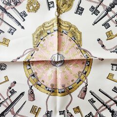 HERMES(エルメス) カレ90 LES CLES THE KEYS RARE。溜息ものの美しい大判スカーフ、いかがでしょうか？の画像
