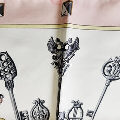 HERMES(エルメス) カレ90 LES CLES THE KEYS RARE。溜息ものの美しい大判スカーフ、いかがでしょうか？の画像