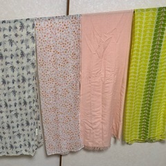 ロングスカーフ、ストール1枚300円、全部で1500円の画像
