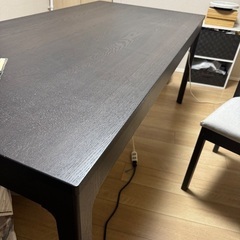 ダイニングテーブルの画像