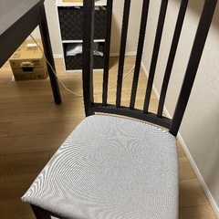 ダイニングテーブルの画像