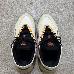ADIDAS OZELIA 26.0cm
の画像