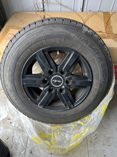 ハイエース　スタッドレスタイヤ