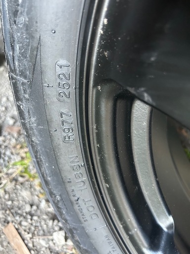 21年25週目製造　バリ溝　スタッドレス