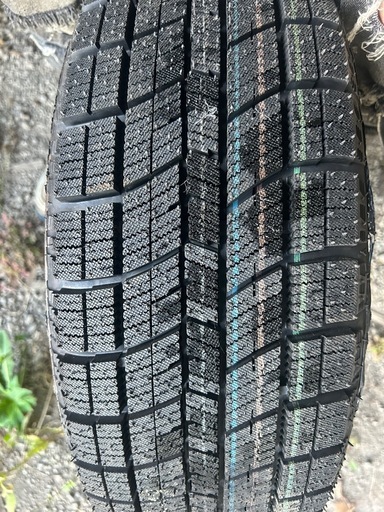 21年25週目製造　バリ溝　スタッドレス