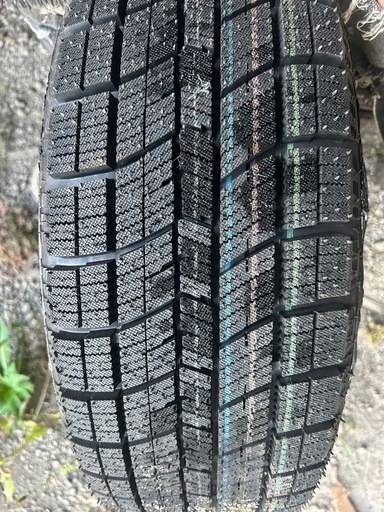 21年25週目製造　バリ溝　スタッドレス