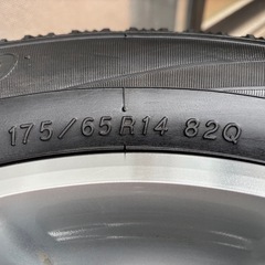 ヨコハマ iceGUARD スタッドレス タイヤ ホイール 4個セットの画像