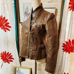 ARMANI COLLEZIONI(アルマーニ コレッツォーニ) こっそり異素材コラボの超上質レザージャケット、いかがでしょうか？の画像