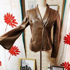 ARMANI COLLEZIONI(アルマーニ コレッツォーニ) こっそり異素材コラボの超上質レザージャケット、いかがでしょうか？の画像