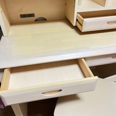 学習机　椅子と
ライト付きの画像