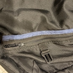 adidasのリュックサック黒色の画像