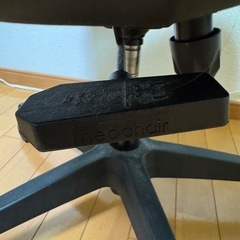 調整可能オフィスチェア（ヘッドレスト・ランバーサポート付き）の画像