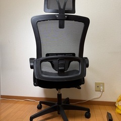 調整可能オフィスチェア（ヘッドレスト・ランバーサポート付き）の画像