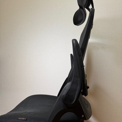 調整可能オフィスチェア（ヘッドレスト・ランバーサポート付き）の画像