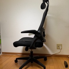 調整可能オフィスチェア（ヘッドレスト・ランバーサポート付き）の画像