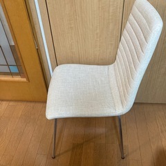 ニトリの椅子(ベージュ)の画像