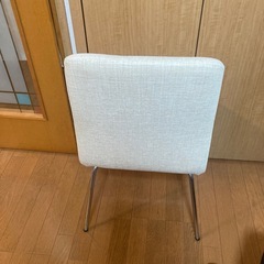 ニトリの椅子(ベージュ)の画像