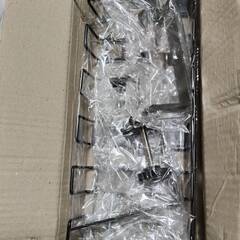 ケーブルトレー 配線ケーブル ネジ不要 ラック デスク収納  電線整理の画像
