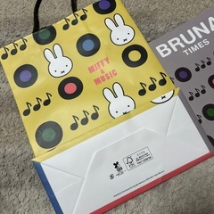 （何かと一緒で無料でお付け致します！）Miffy & Music 紙袋　ショッパー　ノベルティ　1枚　紙袋　限定の画像